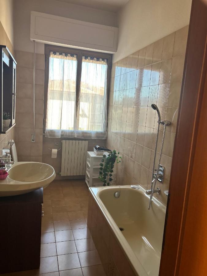 Albi'S House,Terrazza ,Wi-Fi, Parcheggio, Ac Apartment Лука Екстериор снимка
