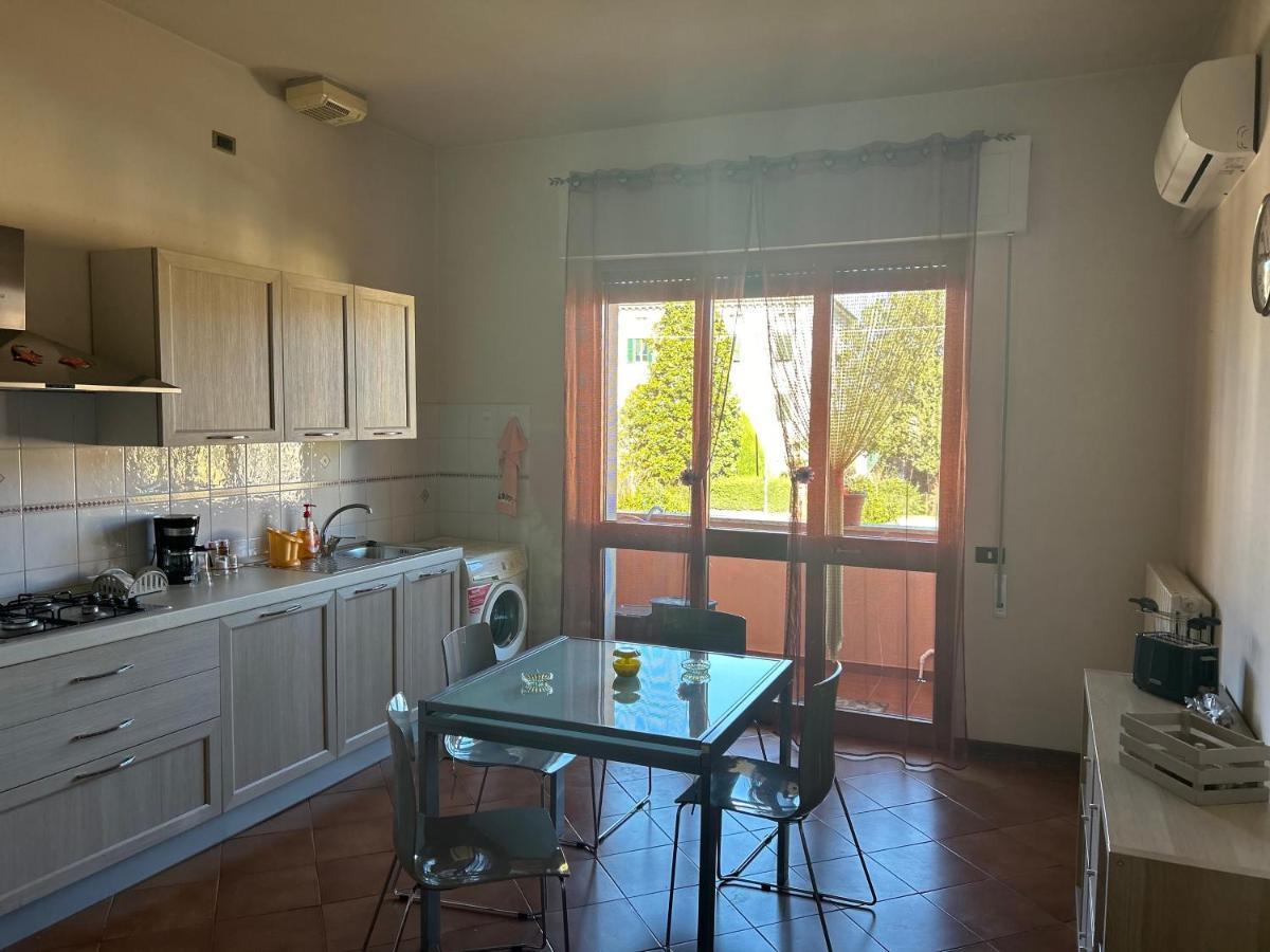 Albi'S House,Terrazza ,Wi-Fi, Parcheggio, Ac Apartment Лука Екстериор снимка
