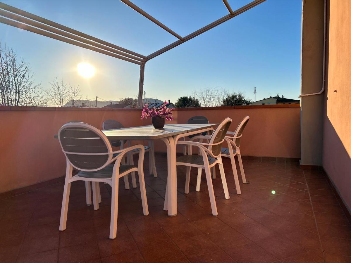 Albi'S House,Terrazza ,Wi-Fi, Parcheggio, Ac Apartment Лука Екстериор снимка