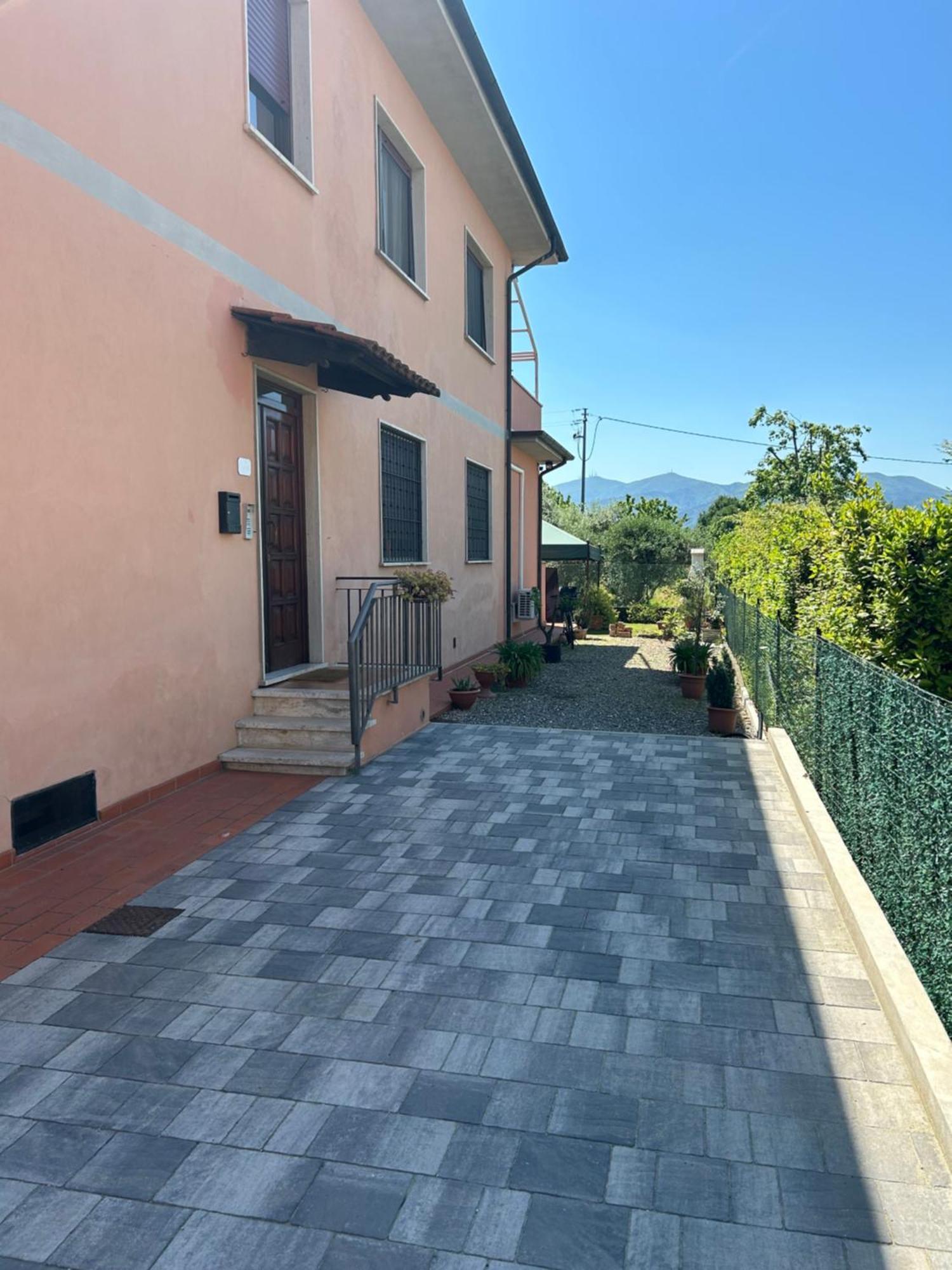 Albi'S House,Terrazza ,Wi-Fi, Parcheggio, Ac Apartment Лука Екстериор снимка