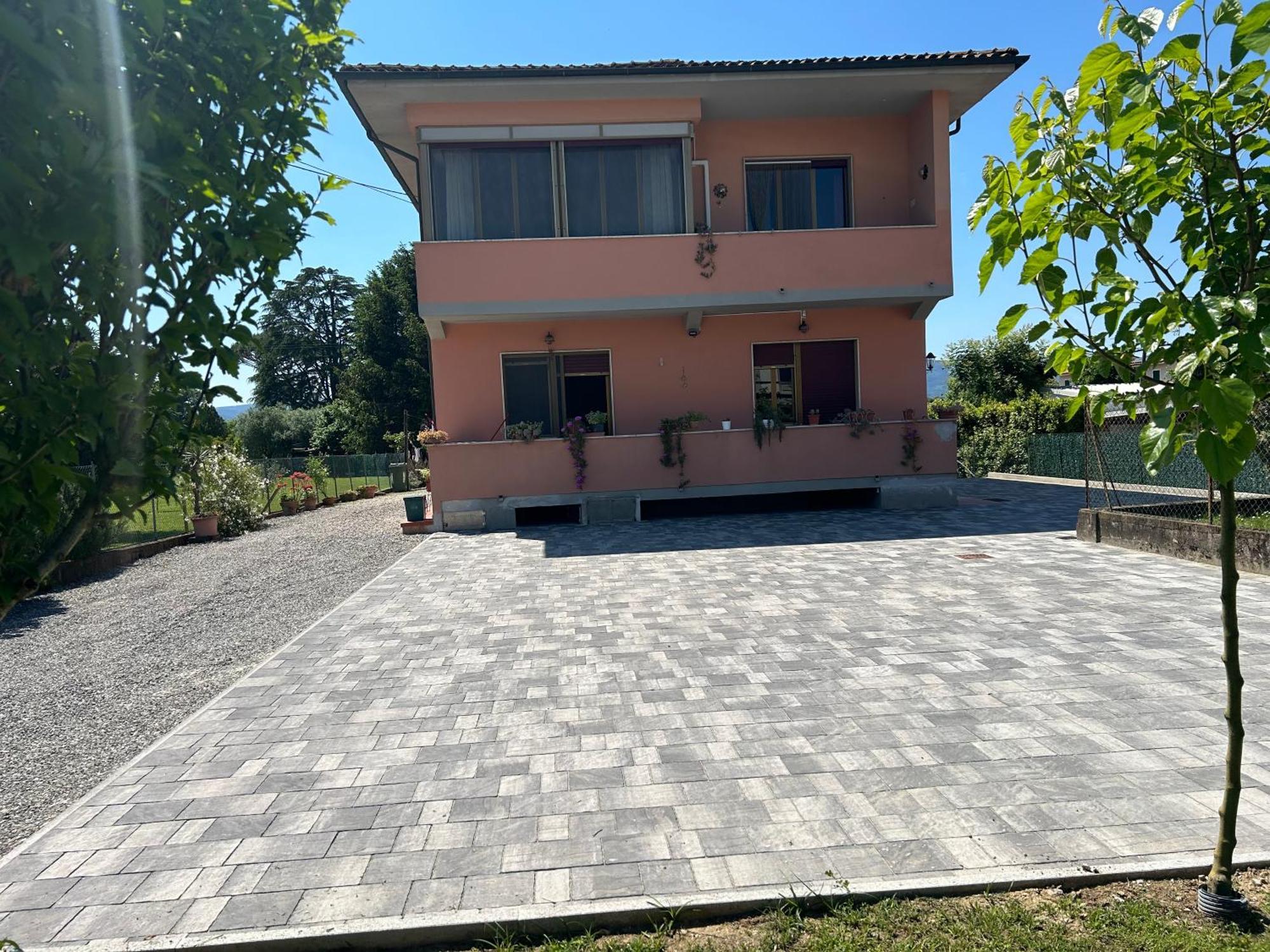 Albi'S House,Terrazza ,Wi-Fi, Parcheggio, Ac Apartment Лука Екстериор снимка