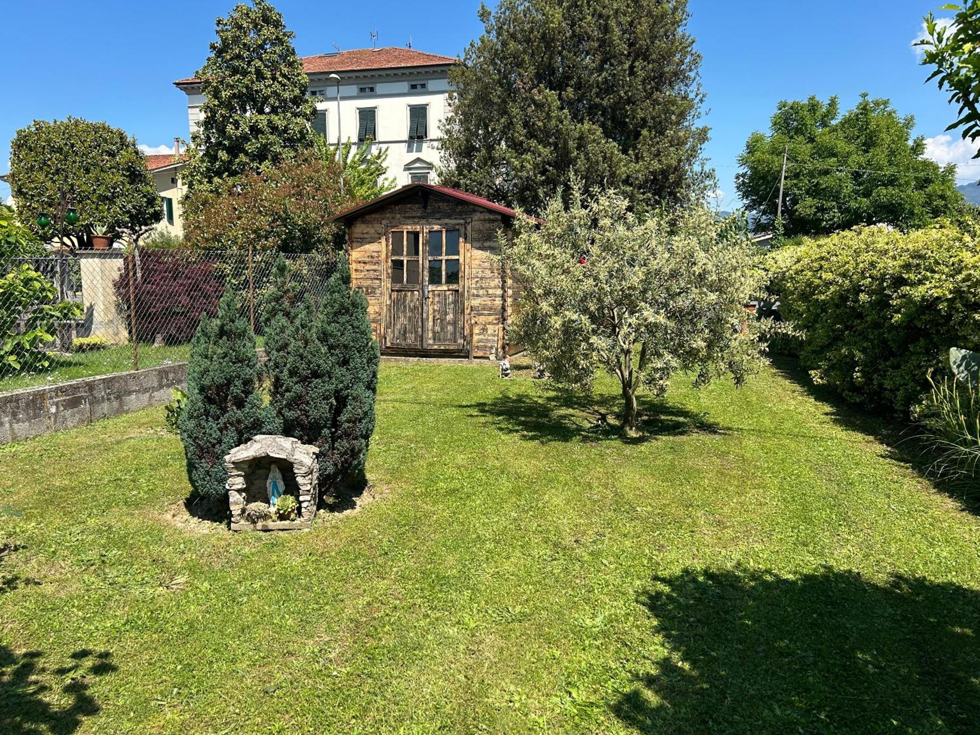 Albi'S House,Terrazza ,Wi-Fi, Parcheggio, Ac Apartment Лука Екстериор снимка