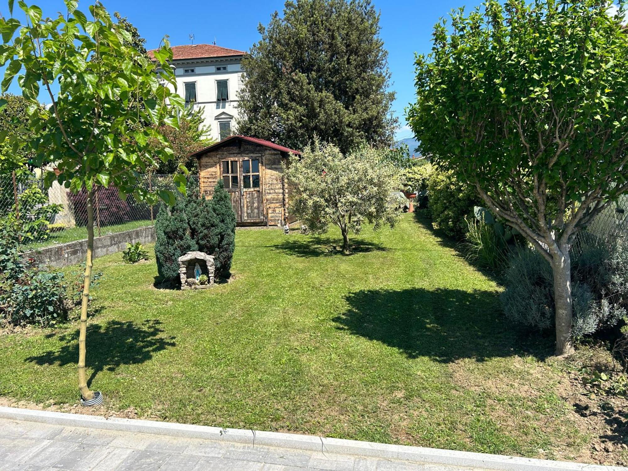 Albi'S House,Terrazza ,Wi-Fi, Parcheggio, Ac Apartment Лука Екстериор снимка